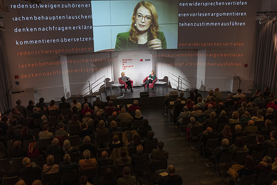 Annika Brockschmidt im Gespräch mit Barbara Tóth, Foto: Christian Fischer