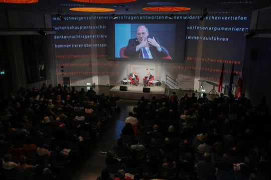 Gregor Gysi im Gespräch mit Armin Thurnher, Foto: Christian Fischer